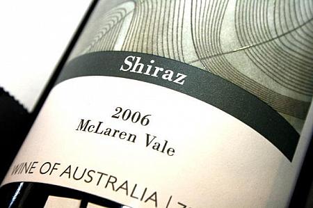<B>Shiraz</B><BR>オーストラリアを代表する赤ブドウ品種。非常に濃密なスタイルで、赤ワインに骨格と凝縮感を求める人向き。