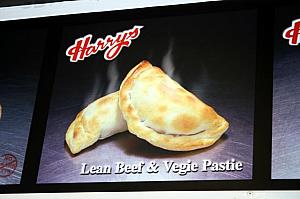 <B>「Lean Beaf & Vegie Pastie」</B><BR>こういったペストリー風のパイもあります。　