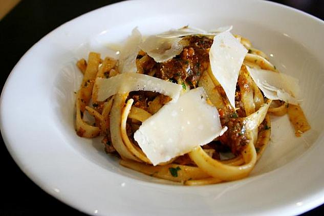 〈 Beef Shin ragu with pappardelle and shaved parmesan A$18.00〉 