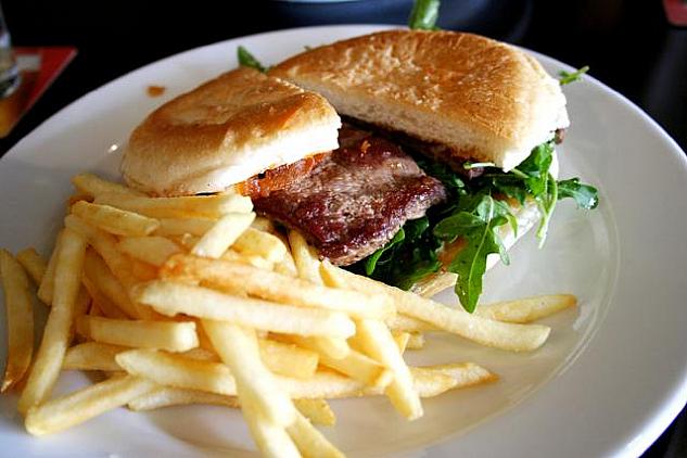 〈 Steak Sandwich with caramelized onions, tomato chuthney and fries A$13.00〉 