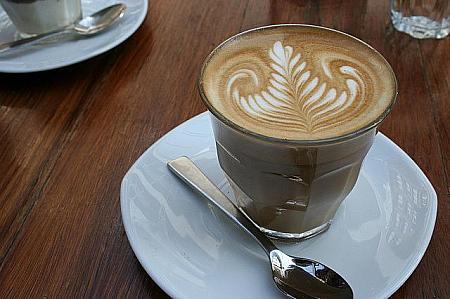 コーヒーアートも素晴らしいカフェラテA$3.50