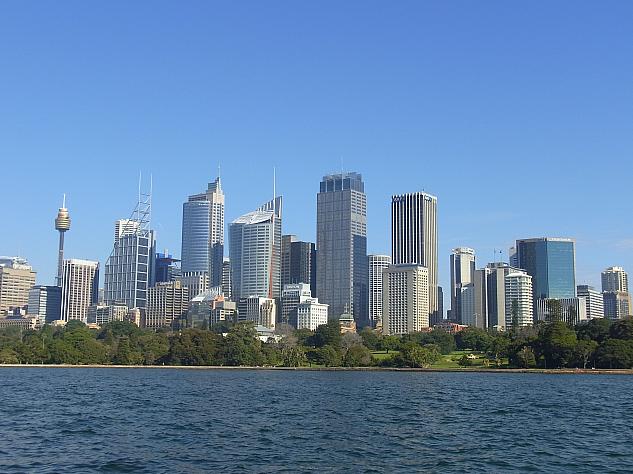 シドニーの空の青が映りこんでいるようなシティの眺め!