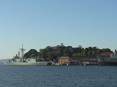 ガーデン･アイランドに停泊するオーストラリア海軍の船