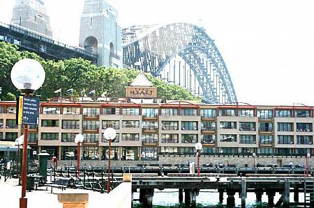 サーキュラー・キーの西岸の突端にある「Park Hyatt」。シドニーでも指折りの高級ホテルです。