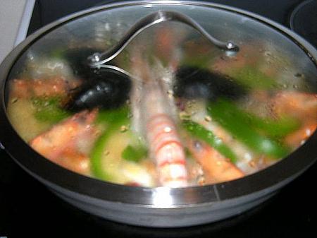 オーストラリアの新鮮な魚貝類を使ってパエリア料理を作ってみよう！ シーフードレシピ