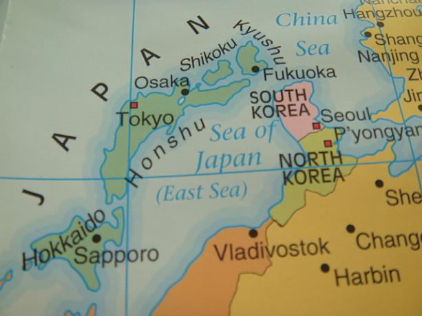 もちろんおみやげ用のジョーク・グッズなので、正式な地図としては認められていないみたいですが、上下が逆さまになるだけで世界の見方も変わってくるかも？北海道が南にある地図って見たことある人少ないんじゃないですか？？