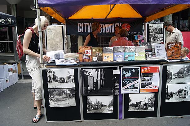 シドニーの観光案内もありました。観光パンフレットや本の販売もあり。シドニーにも昔はメルボルンのようストリートカーが走っていたんですね。　