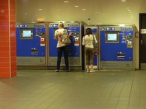 セントラル駅の自動発券機。
