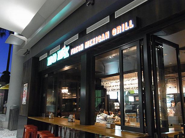 ダーリングハーバーのハーバーサイド・ショッピングセンター内にある、メキシコ料理店のマッド・メックス。