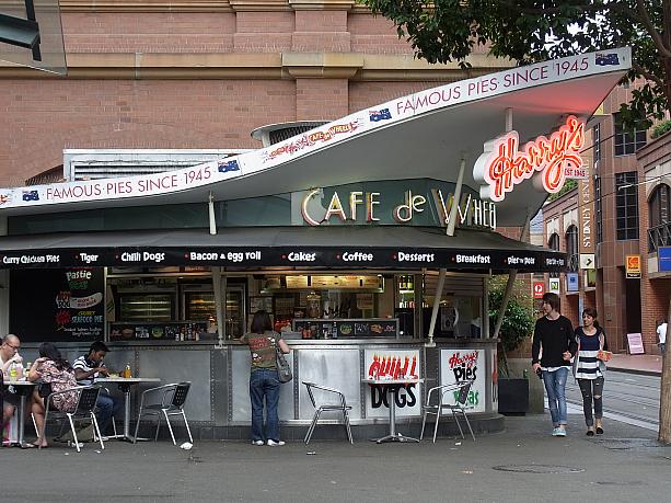 シドニーでミートパイの有名店といえば、ハリーズカフェ。