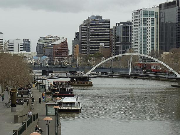 シティの南側を大きな川が流れているのもシドニーの景色と異なるところ。