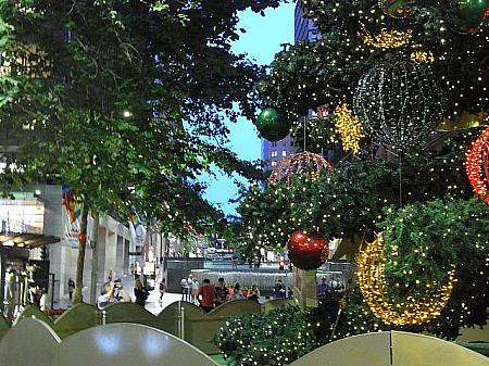 シドニーのクリスマス特集 クリスマスツリー サンタフェスト ブリッジクライム シドニーハーバークルーズ 野外コンサートボクシングデー