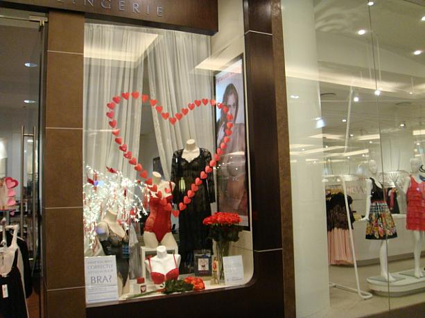 2月14日はバレンタインデー。この時期シドニーのお店にはあちこちハートがあふれかえっています。