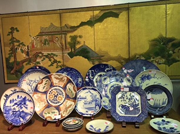 Edo Artという和な空間のショールームには伊万里焼や和ダンス、着物など古き良き日本に囲まれていました。