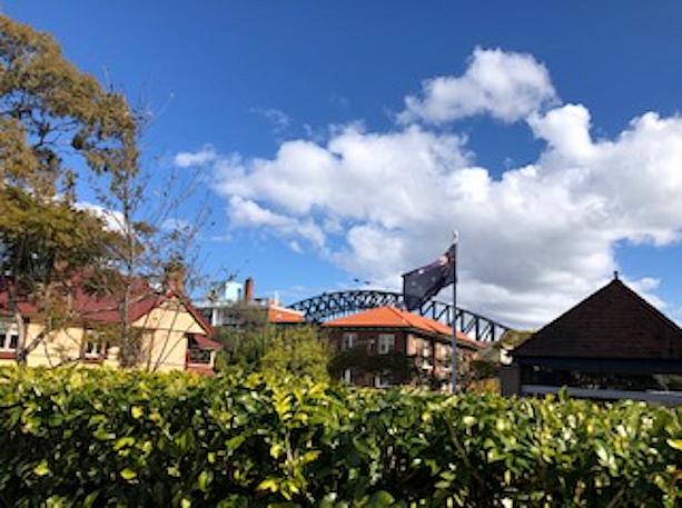 ミルソンズポイント駅から徒歩10分、オーストラリア首相のシドニー官邸キリビリハウスのあるキリビリ・アベニューはブラブラ歩きにいい感じの高級住宅地エリア。