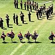 本場のスコットランドはもちろんのこと、世界各国の軍音楽隊が参加しています。フランスはフレンチカンカンも合わせてお披露目。観客たちも大盛り上がり！