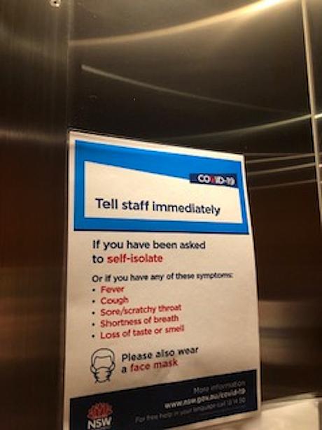 医療機関の入っているビルのエレベーターにはこのような貼り紙がしてありました。