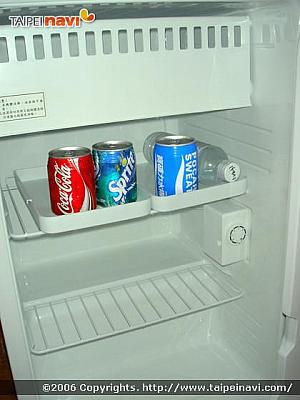 冷蔵庫の中に入っているジュース類はすべて無料です。