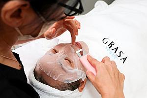 さまざまな機器を駆使して毛穴をお掃除、キレイ度UP！