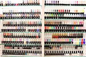 様々な色と種類から選べるネイル