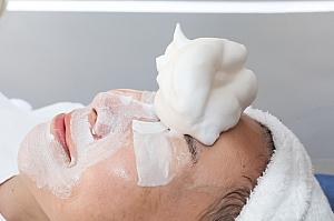 特に毛穴詰まりが気になるところをプレ洗浄剤？