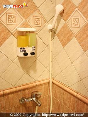 シャワー室もあります。アロマオイル全身マッサージの方などはお使いください。 

