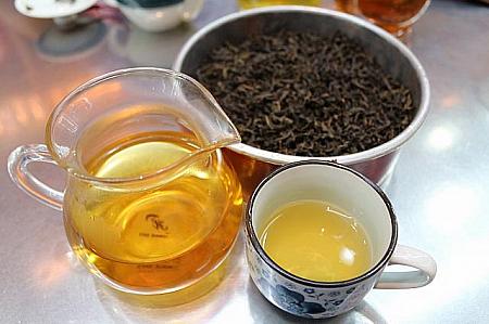 凍頂烏龍茶は番茶にも似た深い焙煎の味わい