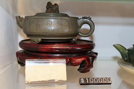 売り物の骨董茶器。うーん、スゴイお値段ついてます