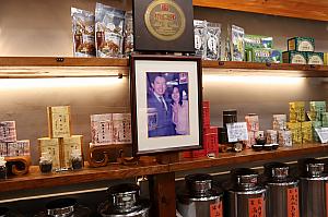 さすが老舗茶屋、前大統領や歴代台北市長とご一緒した写真やサインも