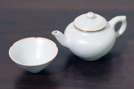 茶杯(左)NT$3,000、茶壺(右)NT$15,000