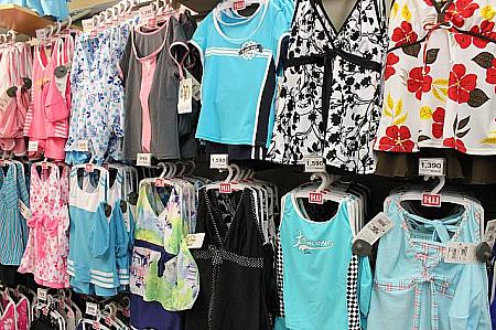 台湾は温泉に入るには水着着用が必須となっているところも多いのです！カルフールには一年中水着が売っています