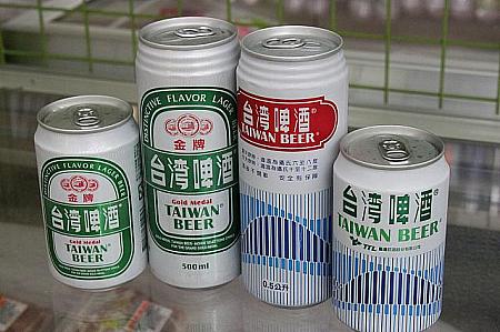 おなじみの台湾ビールは2種類。右の2本はスタンダード、左の2本はポップ量を増やした高級版。