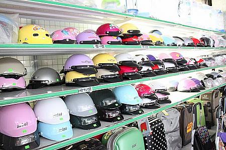 バイク天国の台湾ではとにかくヘルメットも安くて品揃えも豊富！