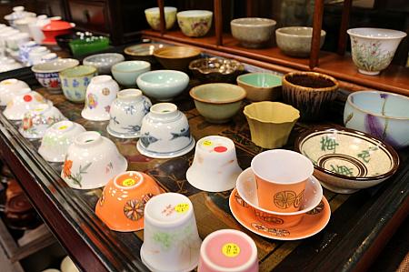 茶杯200〜1000元ほどで、産地は中国または台湾。オーナはお茶好きで茶器のコレクションもいっぱい！