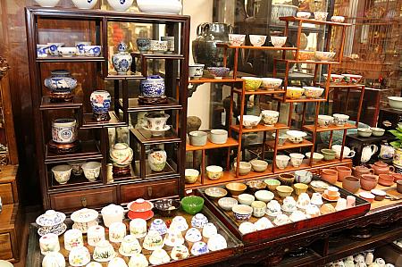 茶杯200〜1000元ほどで、産地は中国または台湾。オーナはお茶好きで茶器のコレクションもいっぱい！