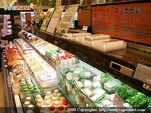 スーパー「MATSUSEI」　市場が苦手、という方にはうれしい存在。日本の調味料や食材を購入できます。