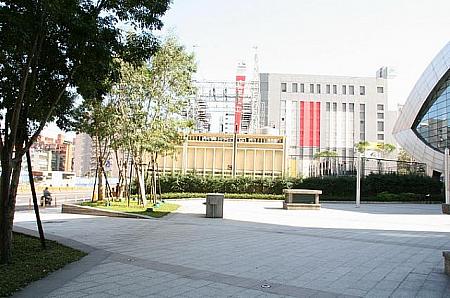 隣は台北市で一番大きな体育館