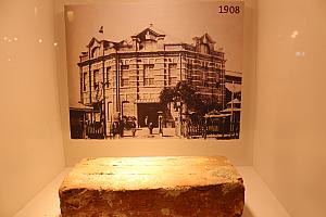 1908年に紅楼ができた当時の外観と建材。