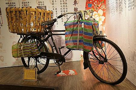初代オーナーが買い出し用に、私生活にと実際に乗っていた自転車。張少年(現オーナー)はハンドルとサドルをつなぐパイプに座っていたんだとか