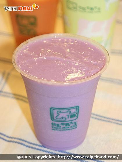 山薬(台湾の山紫いも)牛乳70元：きれいな紫色。滋養強壮の効果あり。紫いも特有のほっこりした優しい甘さです。どっしりとお腹にたまるので、小腹の空いた時や朝ごはんがわりに。