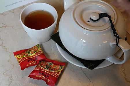 ウェルカムティーの913茶王は凍頂ウーロン茶と西洋人参のブレンド茶。焙煎した香ばしさが香りよく、のどごしもよいのが特徴