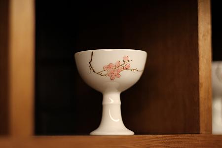 日本人に人気の白磁の茶器。朝顔に心ときめいてしまいます。