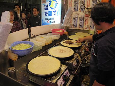 お店の前は甘い香りに包まれています