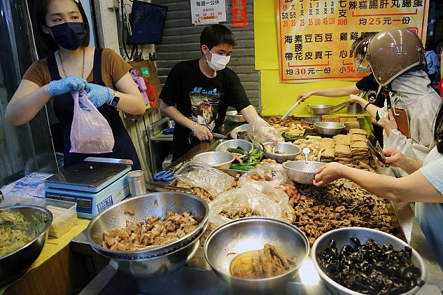 ビブグルマン5年連続掲載の滷味のお店「阿國滷味」