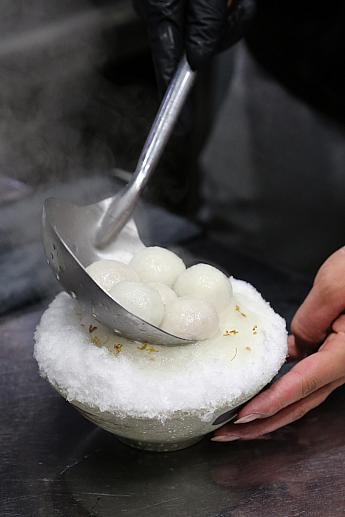 饒河街夜市でイチオシのスイーツ店「御品元冰火湯圓」