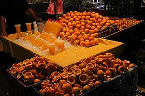 オレンジジュース。絞られたオレンジの数が半端ない！