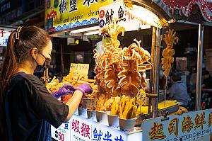 食べ歩きにぴったりのイカフライ