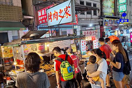 ここの夜市一の人気屋台！まずはここで注文してから、夜市を巡るべし～！<br>画像提供：林森in台湾