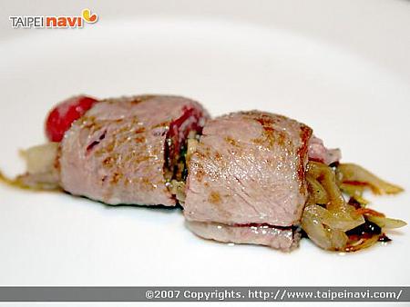 Ｃ：尚林特製牛肉ロール　やわらかお肉と中のオニオンがよく合います