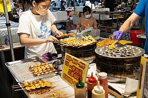 大充実のグルメエリアはおいしいものの宝庫！どれを食べようか迷っちゃい！